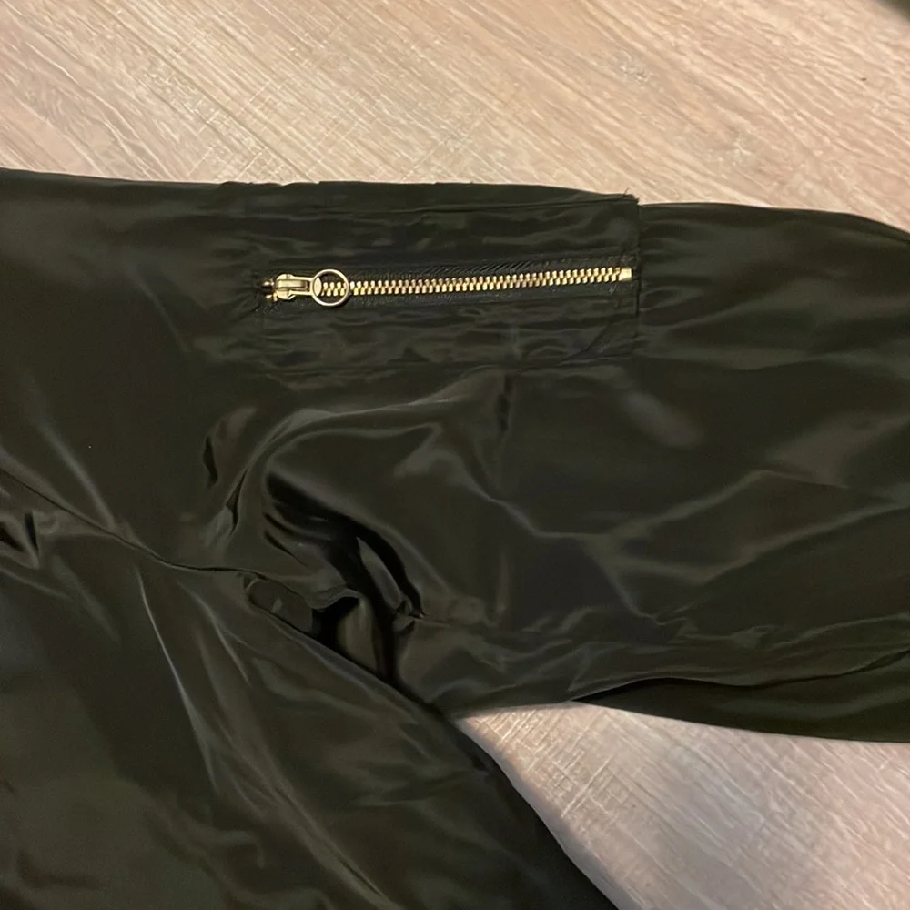 NWOT BLACK BOMBER JACKET WITH FAUX SHERPA LINING - Picture 2 of 8